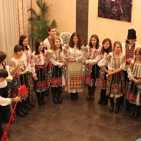 Manhattan Hotel & Restaurant Chisinau Ngoại thất bức ảnh