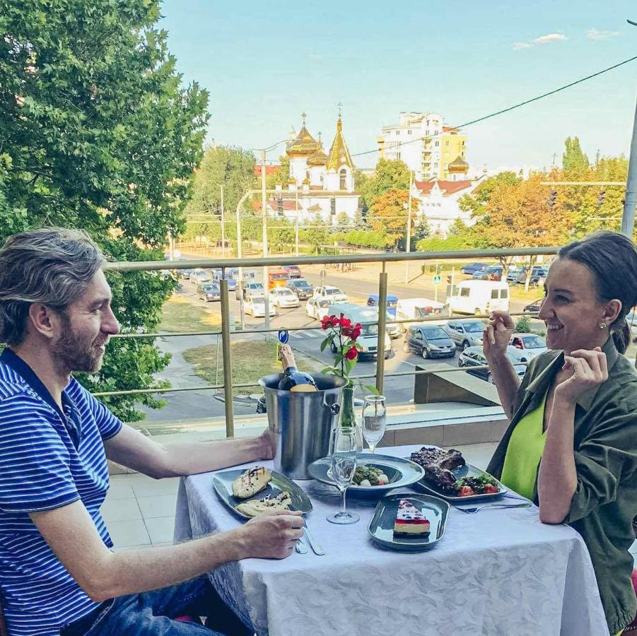 Manhattan Hotel & Restaurant Chisinau Ngoại thất bức ảnh