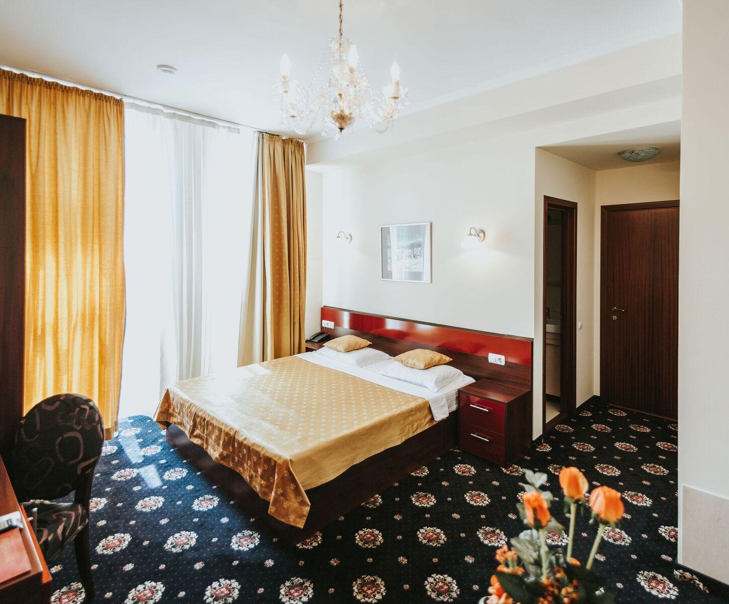 Manhattan Hotel & Restaurant Chisinau Ngoại thất bức ảnh
