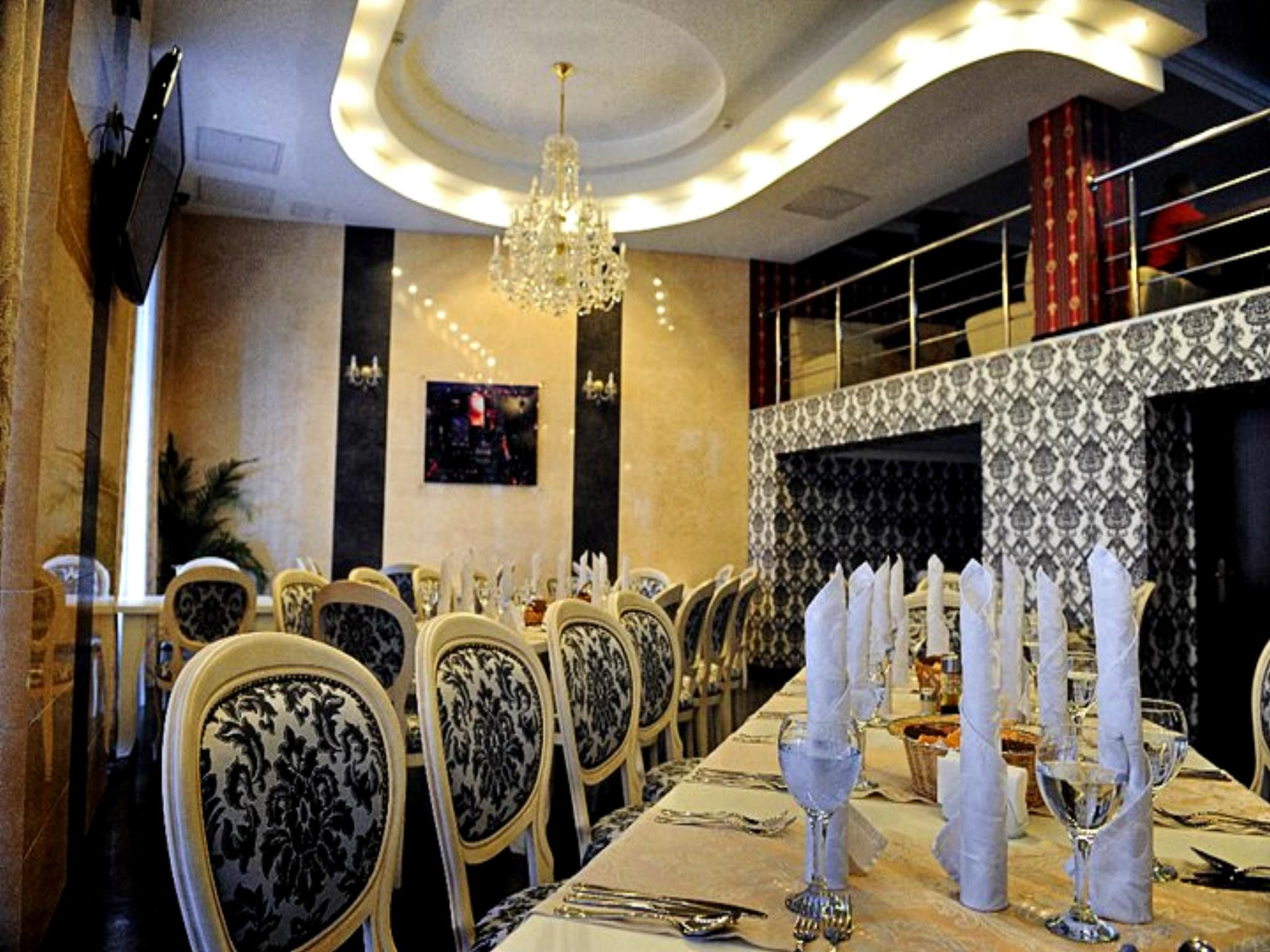 Manhattan Hotel & Restaurant Chisinau Ngoại thất bức ảnh