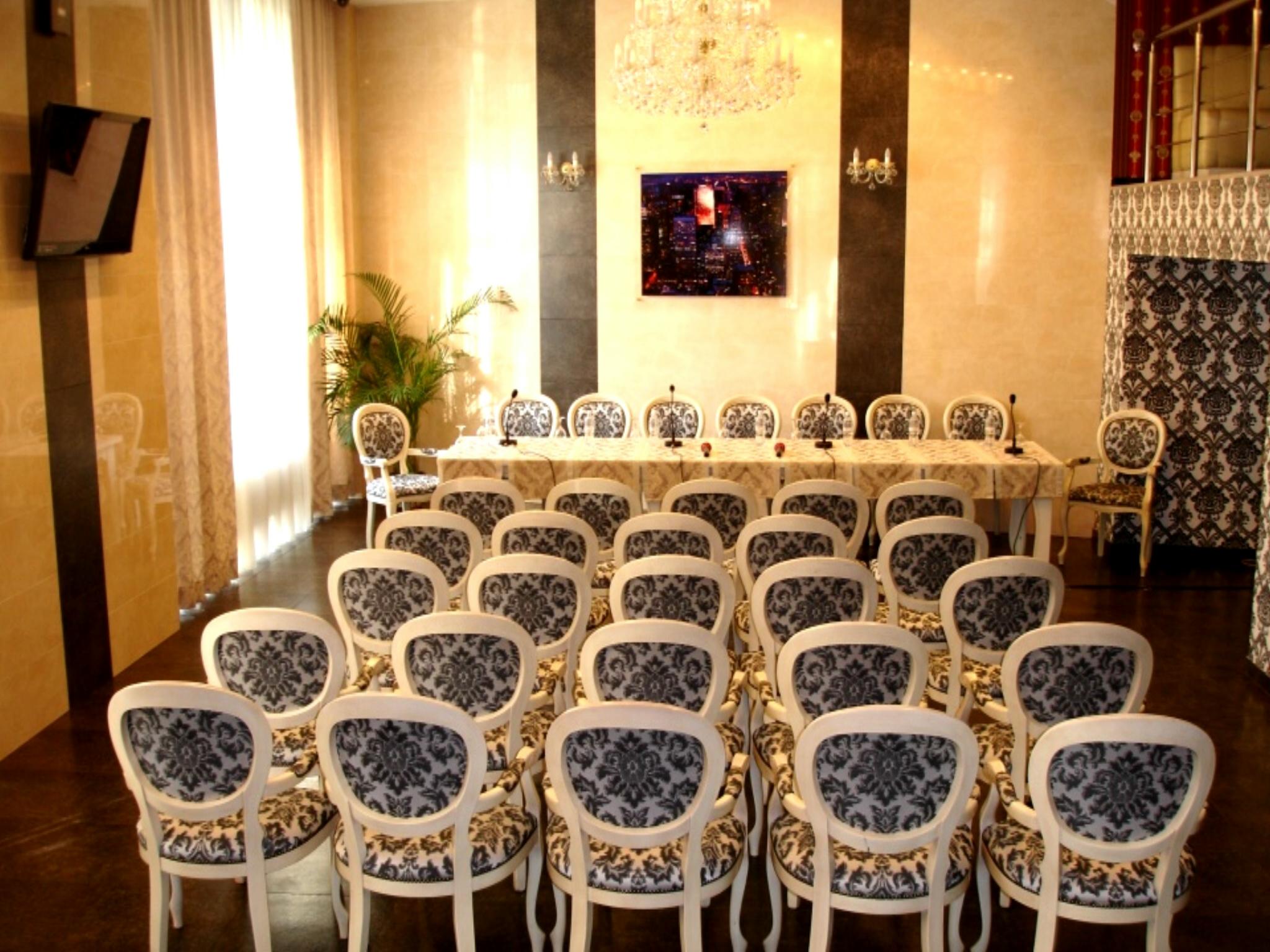 Manhattan Hotel & Restaurant Chisinau Ngoại thất bức ảnh