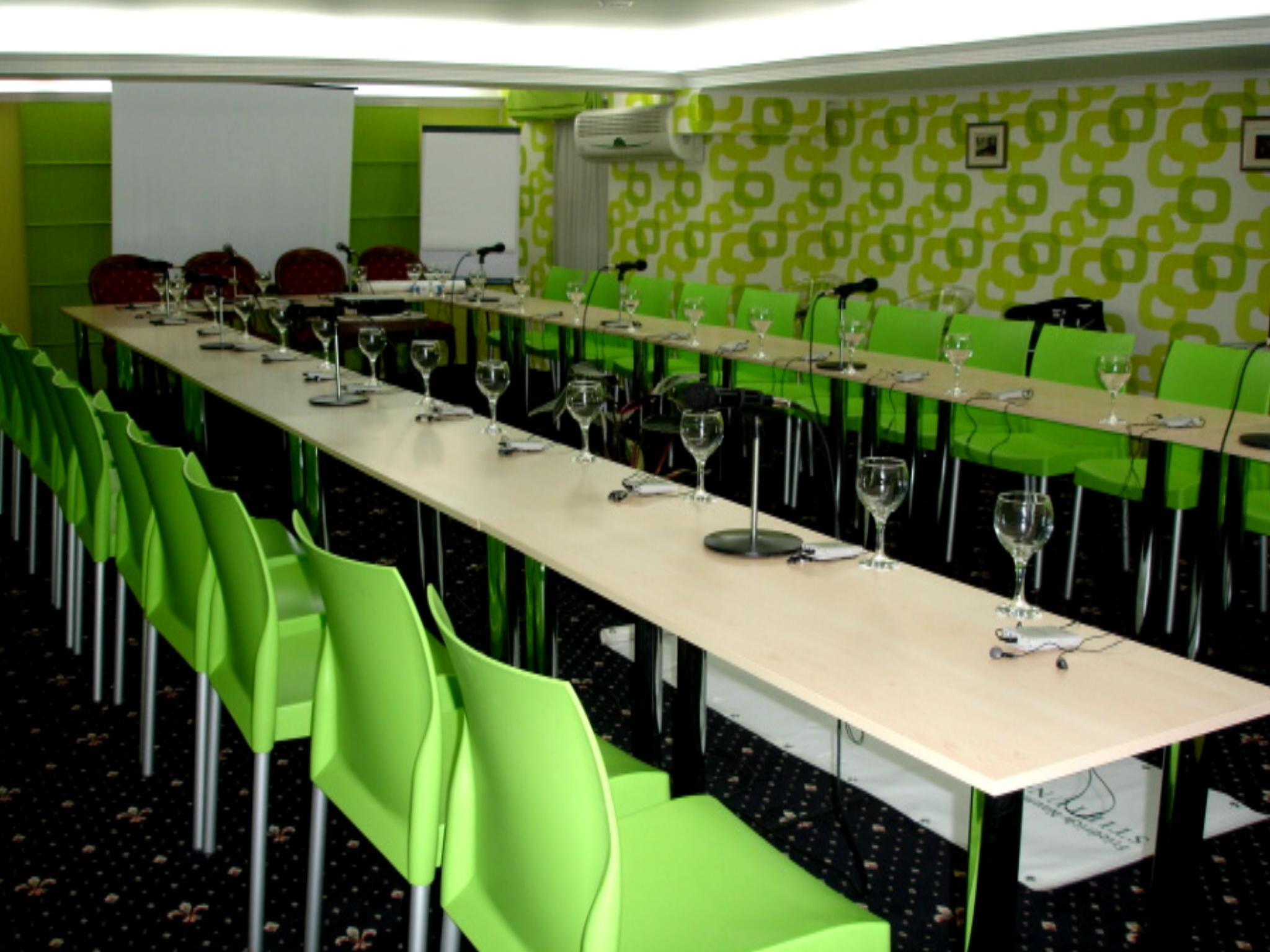 Manhattan Hotel & Restaurant Chisinau Ngoại thất bức ảnh