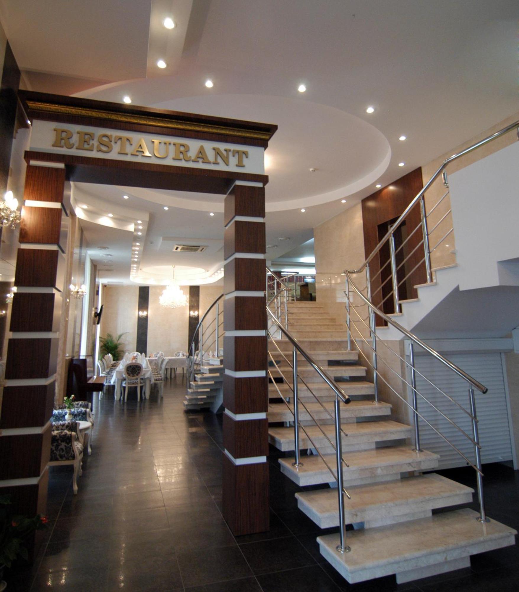 Manhattan Hotel & Restaurant Chisinau Ngoại thất bức ảnh