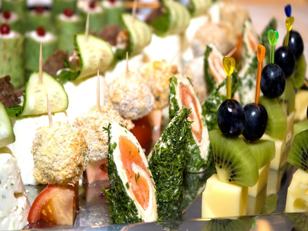 Manhattan Hotel & Restaurant Chisinau Ngoại thất bức ảnh
