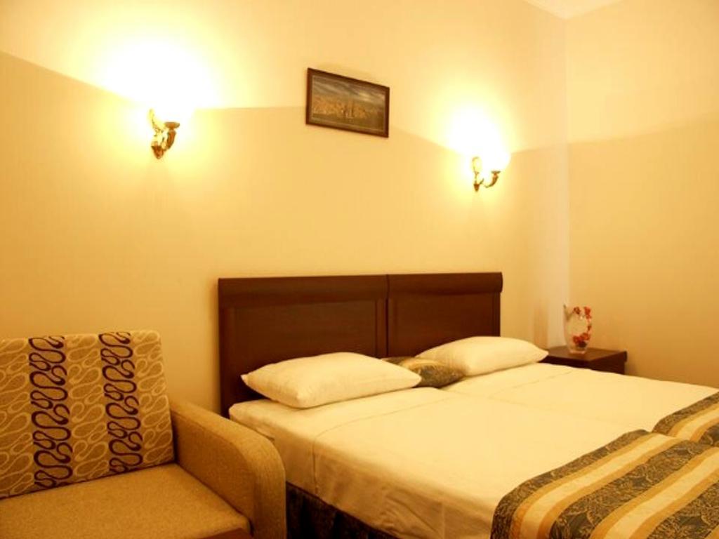 Manhattan Hotel & Restaurant Chisinau Ngoại thất bức ảnh