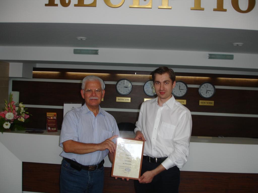 Manhattan Hotel & Restaurant Chisinau Ngoại thất bức ảnh