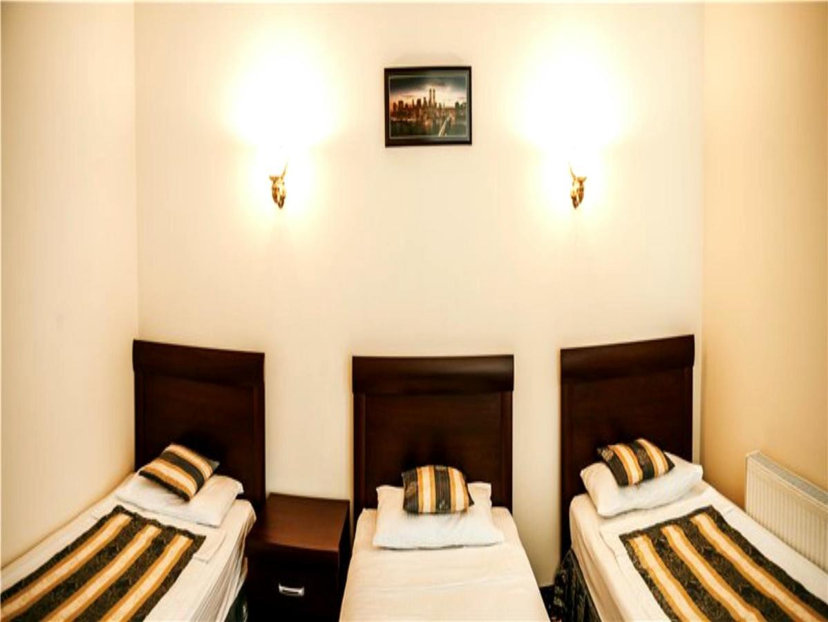 Manhattan Hotel & Restaurant Chisinau Ngoại thất bức ảnh