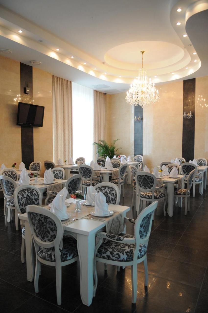 Manhattan Hotel & Restaurant Chisinau Ngoại thất bức ảnh
