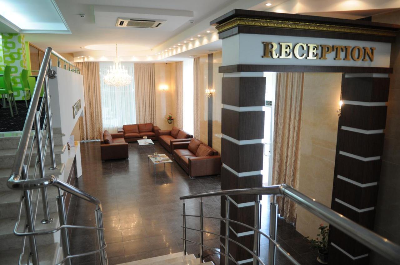 Manhattan Hotel & Restaurant Chisinau Ngoại thất bức ảnh