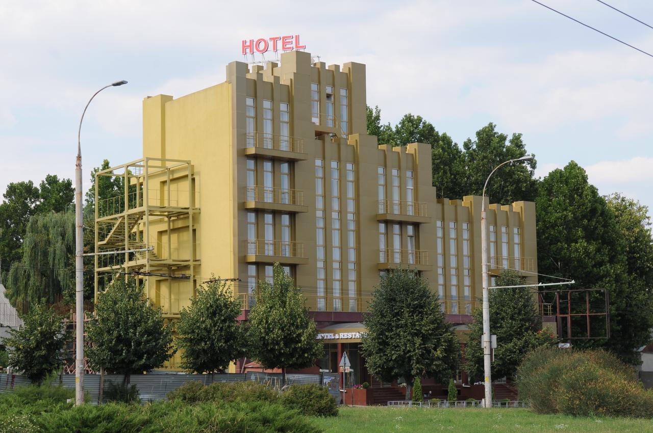 Manhattan Hotel & Restaurant Chisinau Ngoại thất bức ảnh